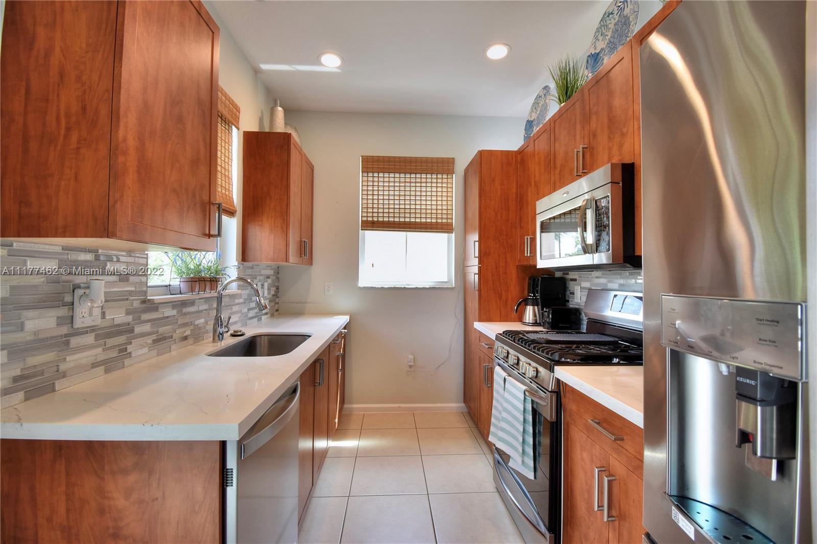 SAWGRASS LAKES - Residential