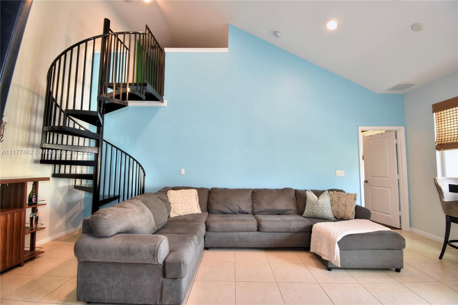 SAWGRASS LAKES - Residential