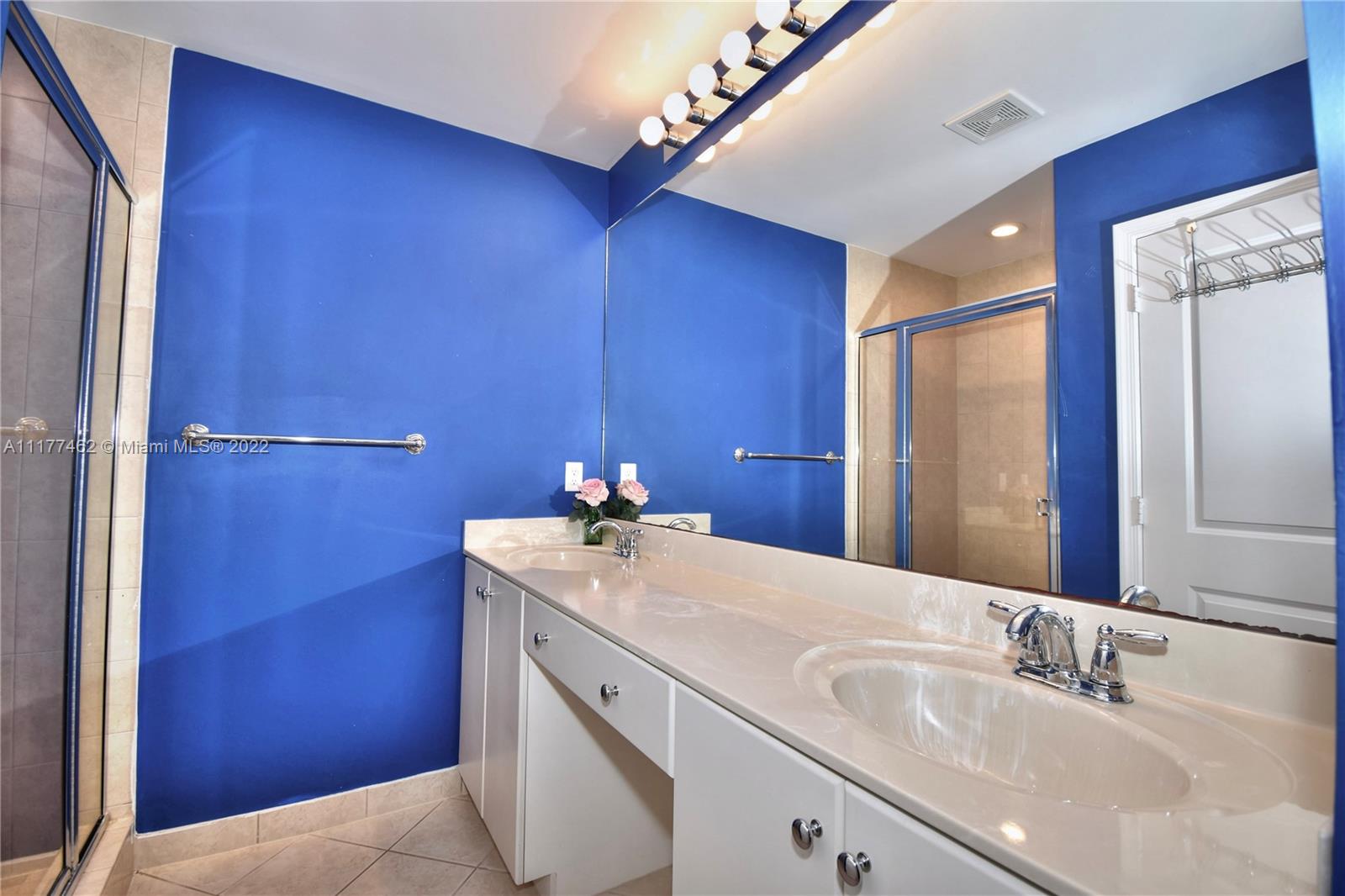 SAWGRASS LAKES - Residential