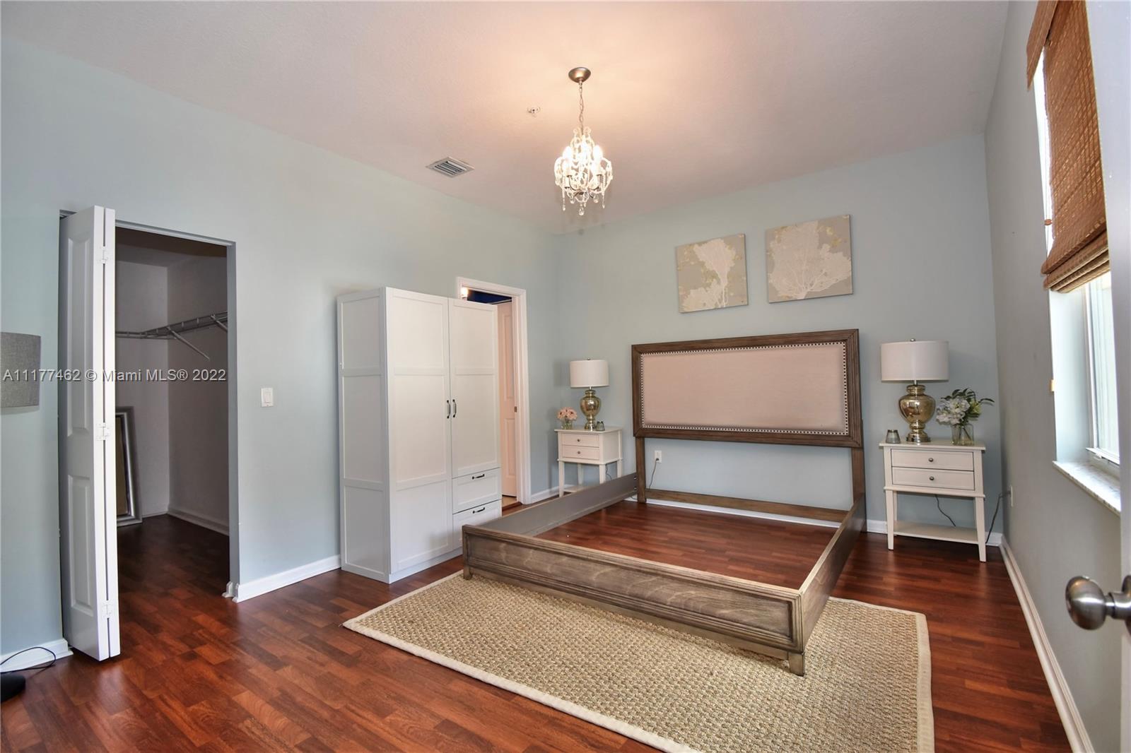 SAWGRASS LAKES - Residential