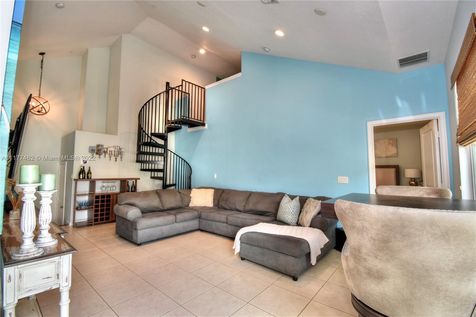 SAWGRASS LAKES - Residential