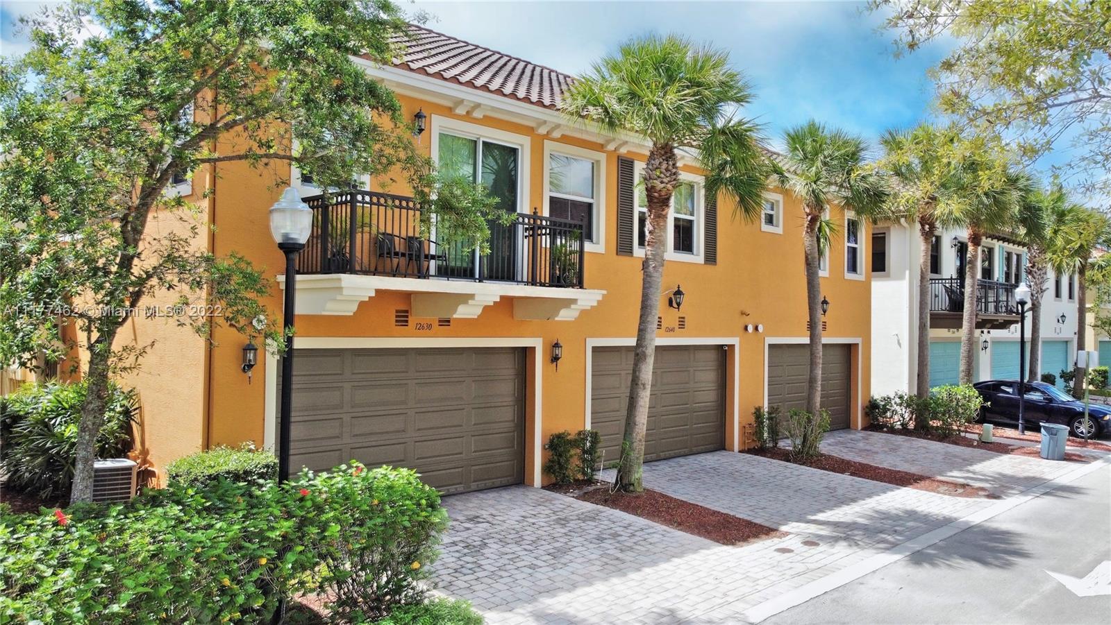 SAWGRASS LAKES - Residential