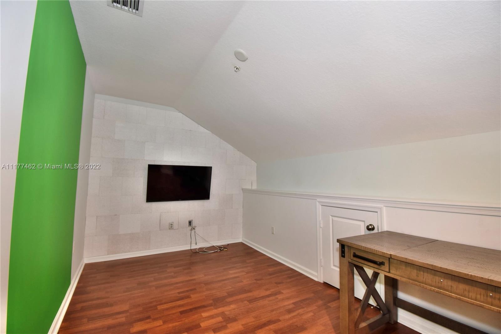 SAWGRASS LAKES - Residential