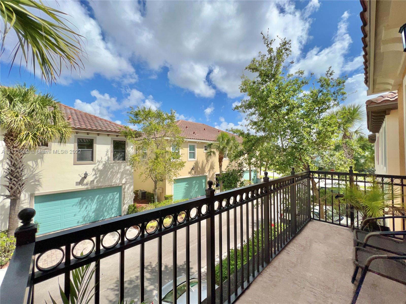 SAWGRASS LAKES - Residential