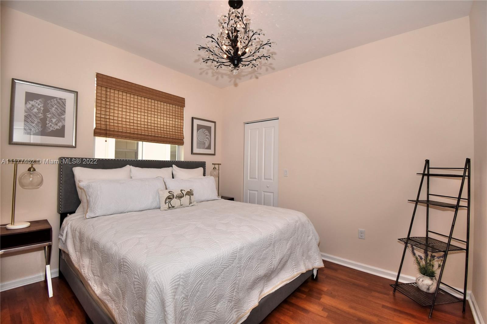 SAWGRASS LAKES - Residential