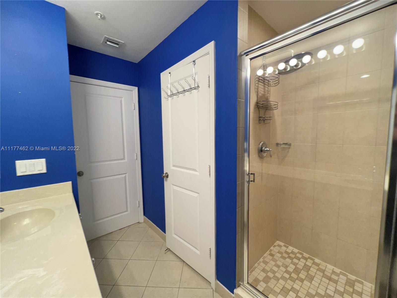 SAWGRASS LAKES - Residential