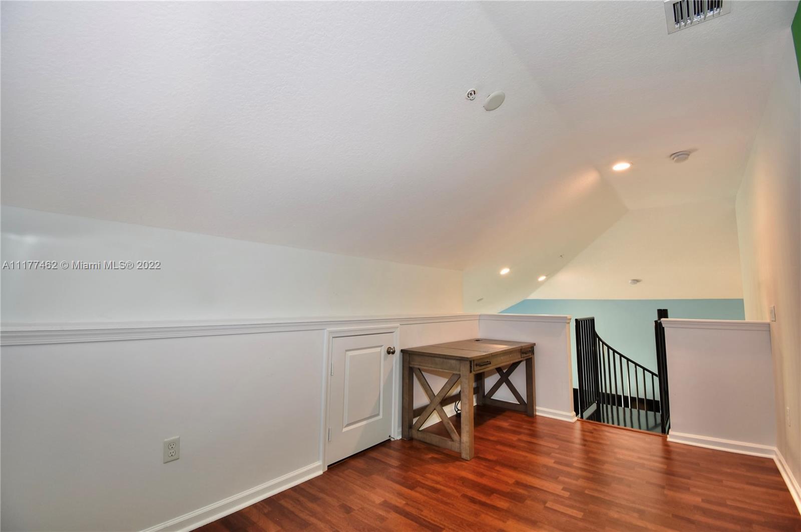 SAWGRASS LAKES - Residential