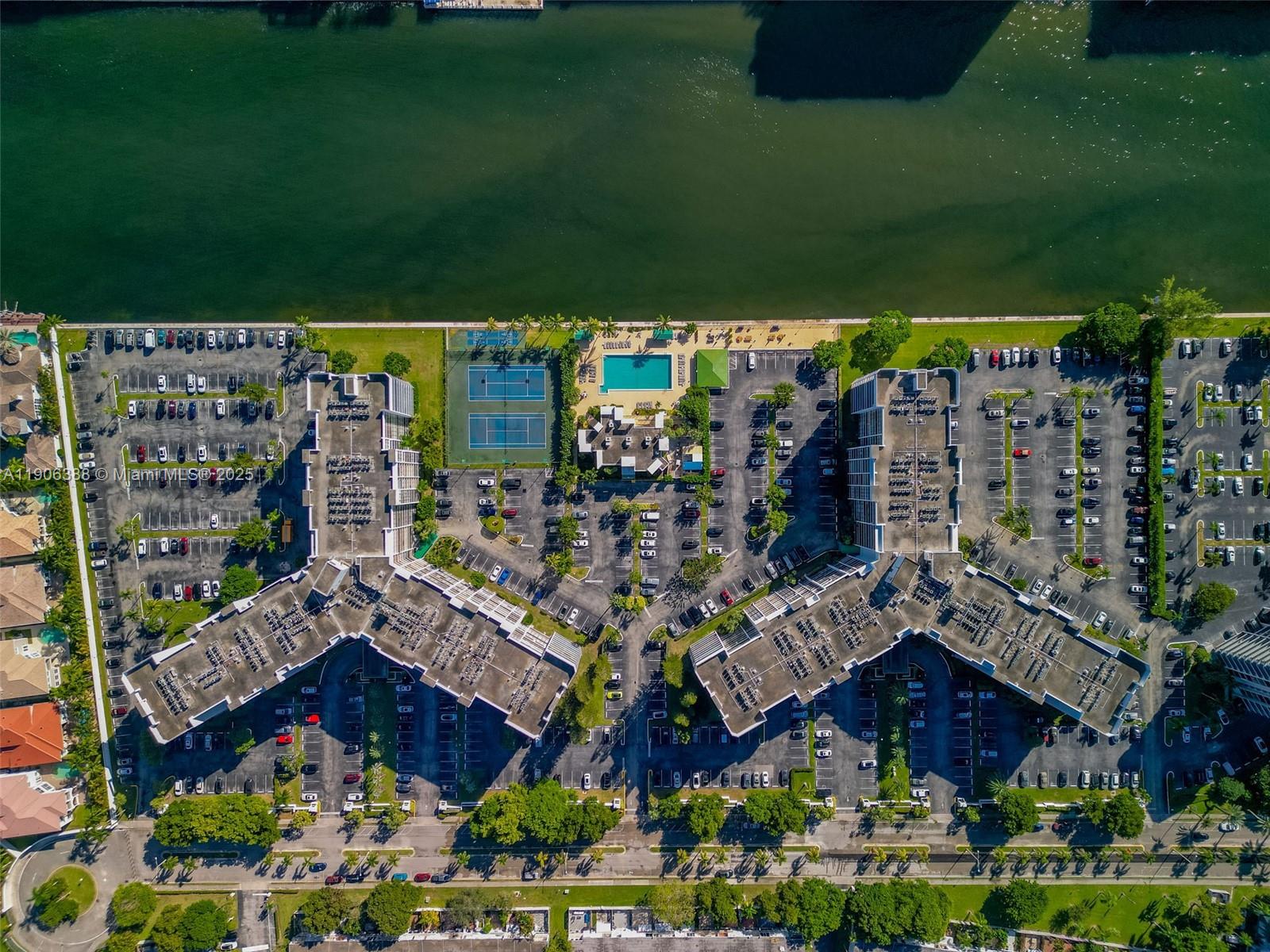 OCEANVIEW PARK CONDO - Residential Lease