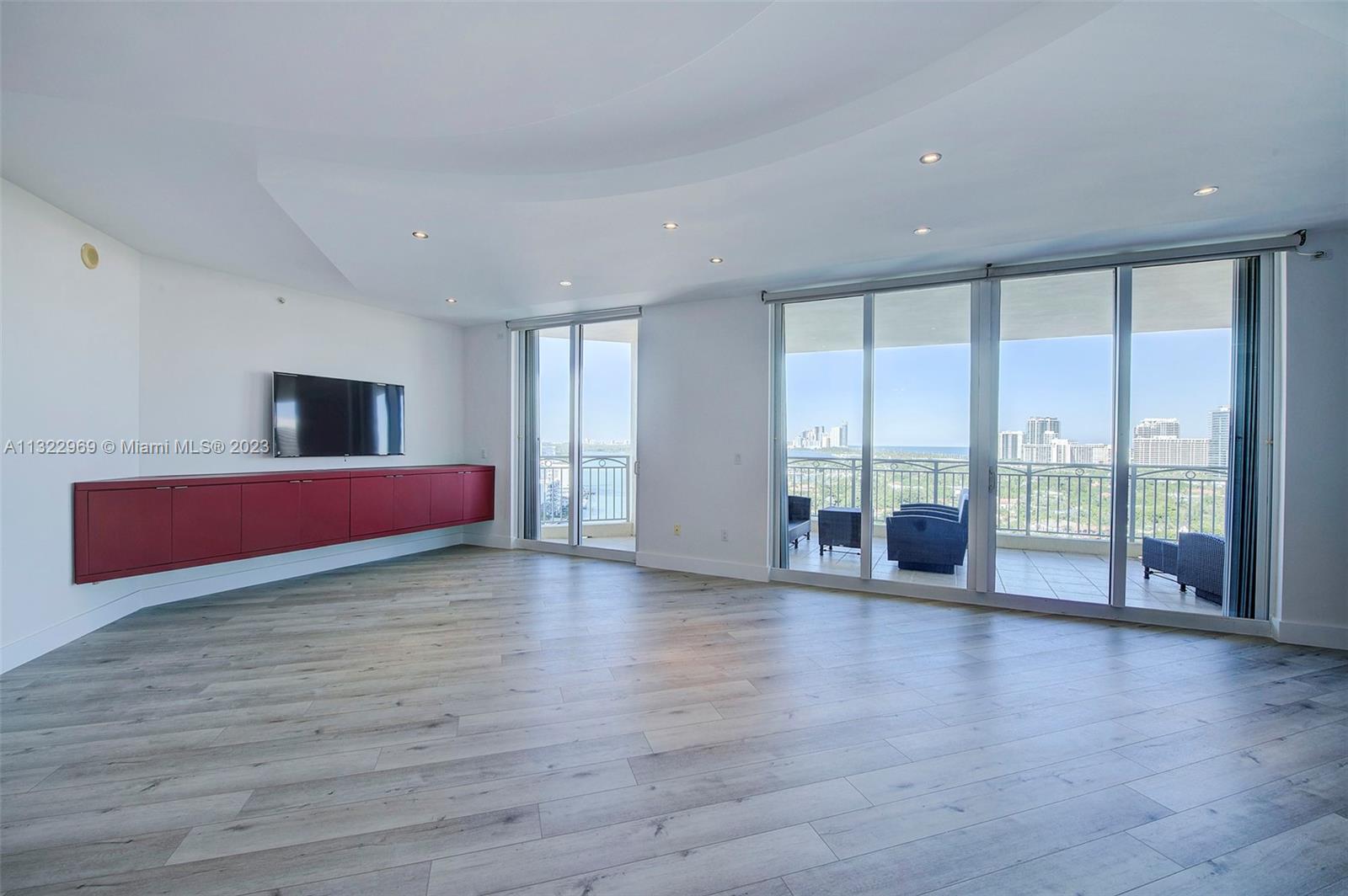 CARROLL WALK CONDO - Residential