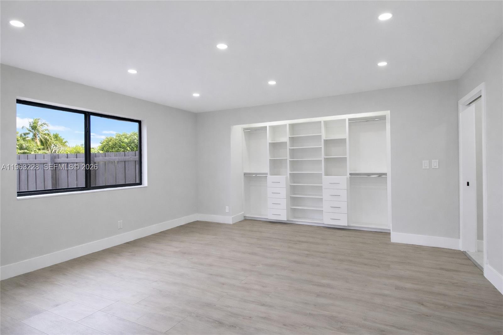 IMPERIAL POINT 3RD SEC - Residential