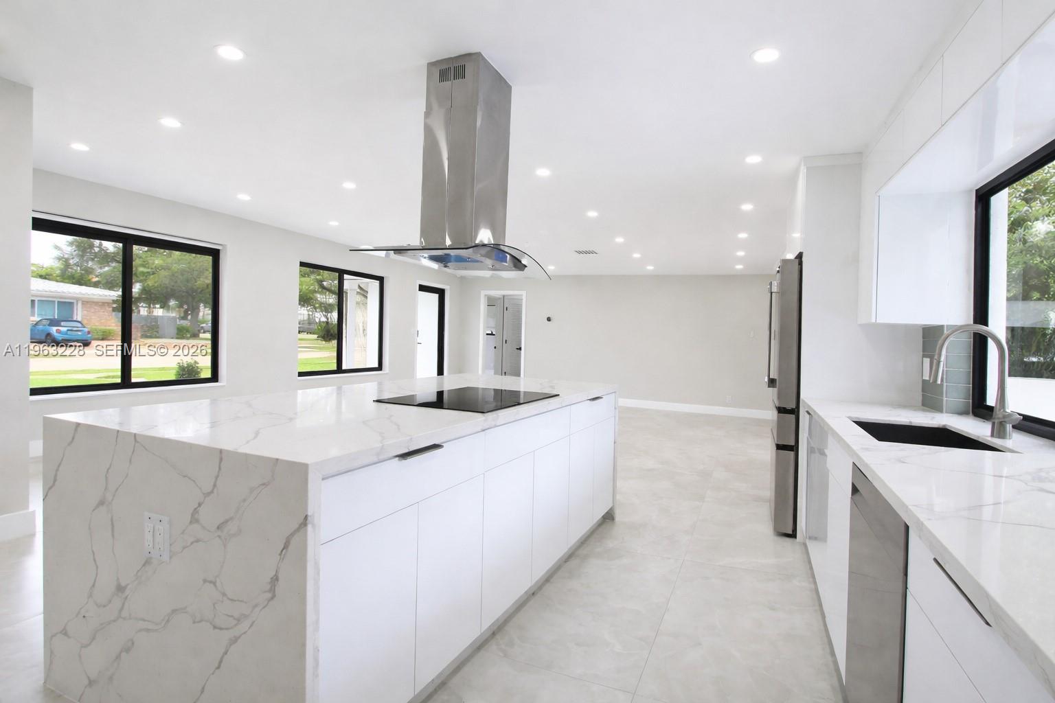 IMPERIAL POINT 3RD SEC - Residential