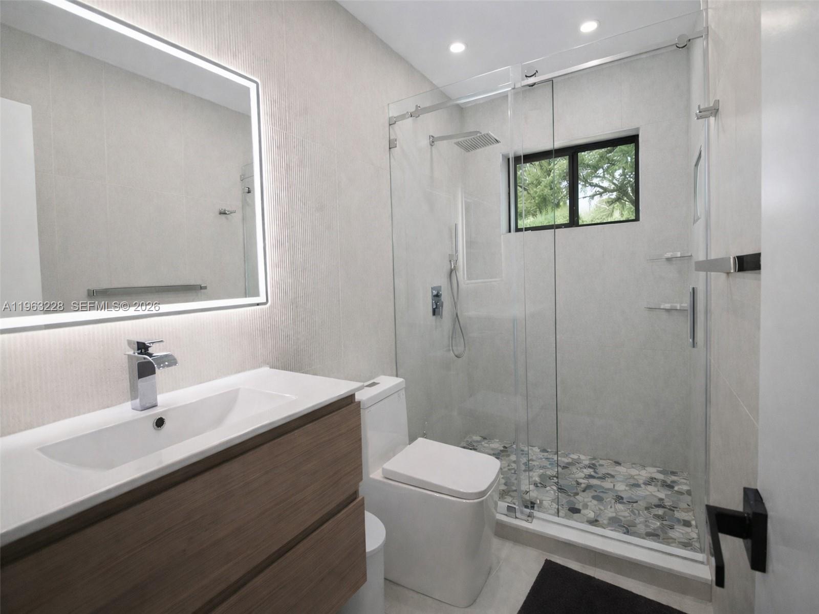 IMPERIAL POINT 3RD SEC - Residential