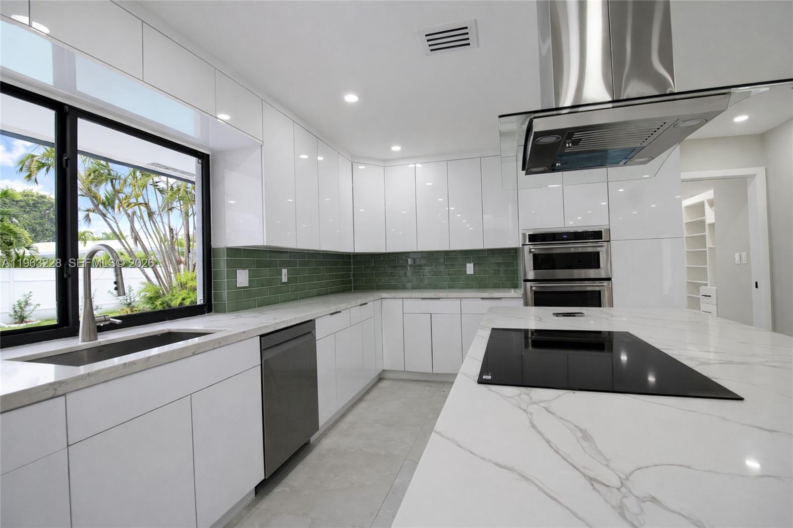 IMPERIAL POINT 3RD SEC - Residential