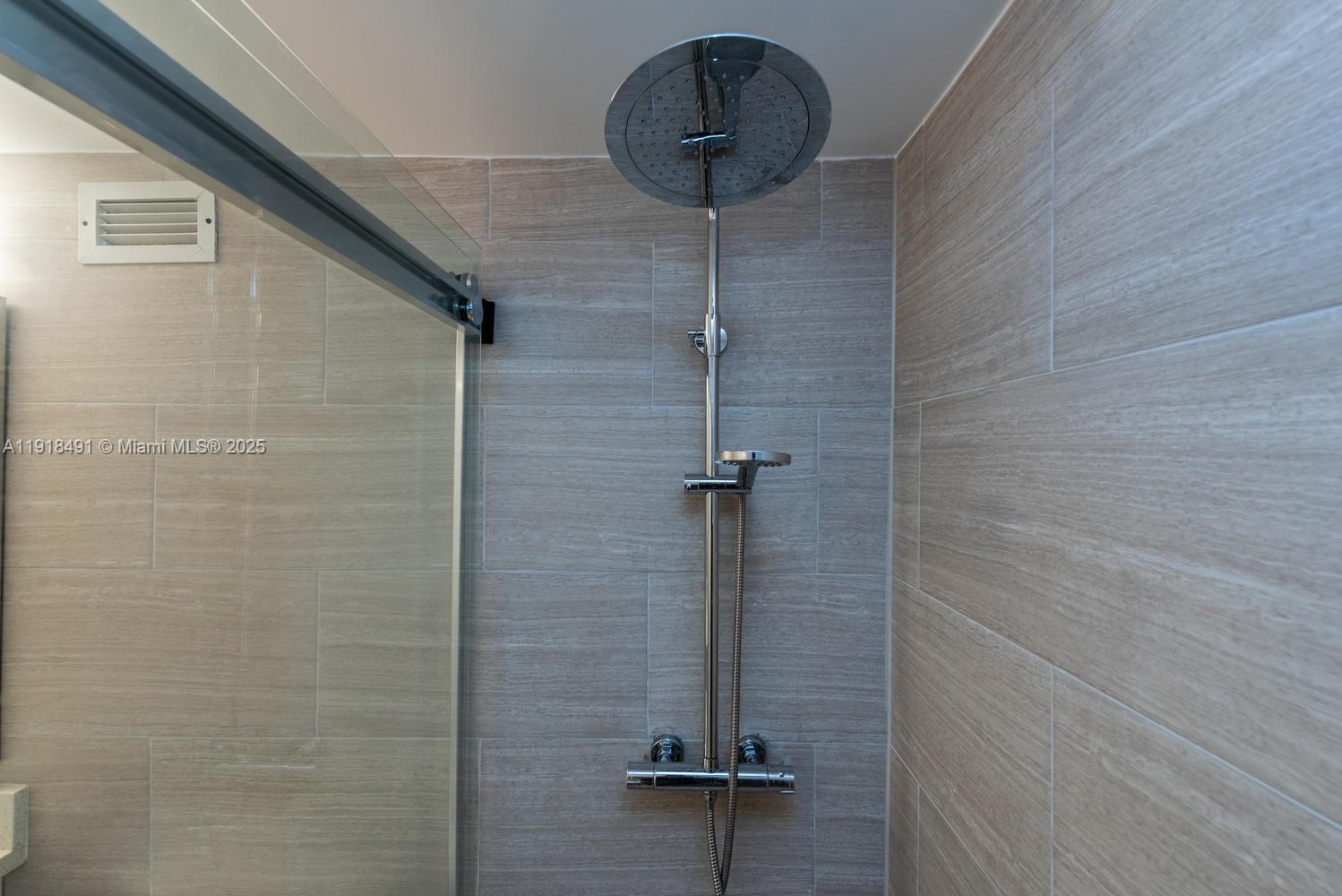 WAVE CONDO - Residential Lease