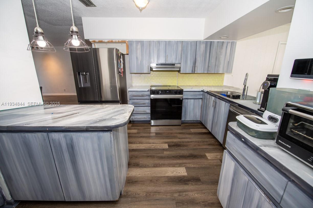 HOLLYWOOD HILLS AMEN PLAT - Residential