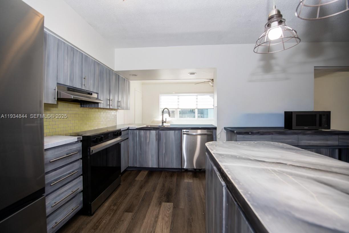 HOLLYWOOD HILLS AMEN PLAT - Residential