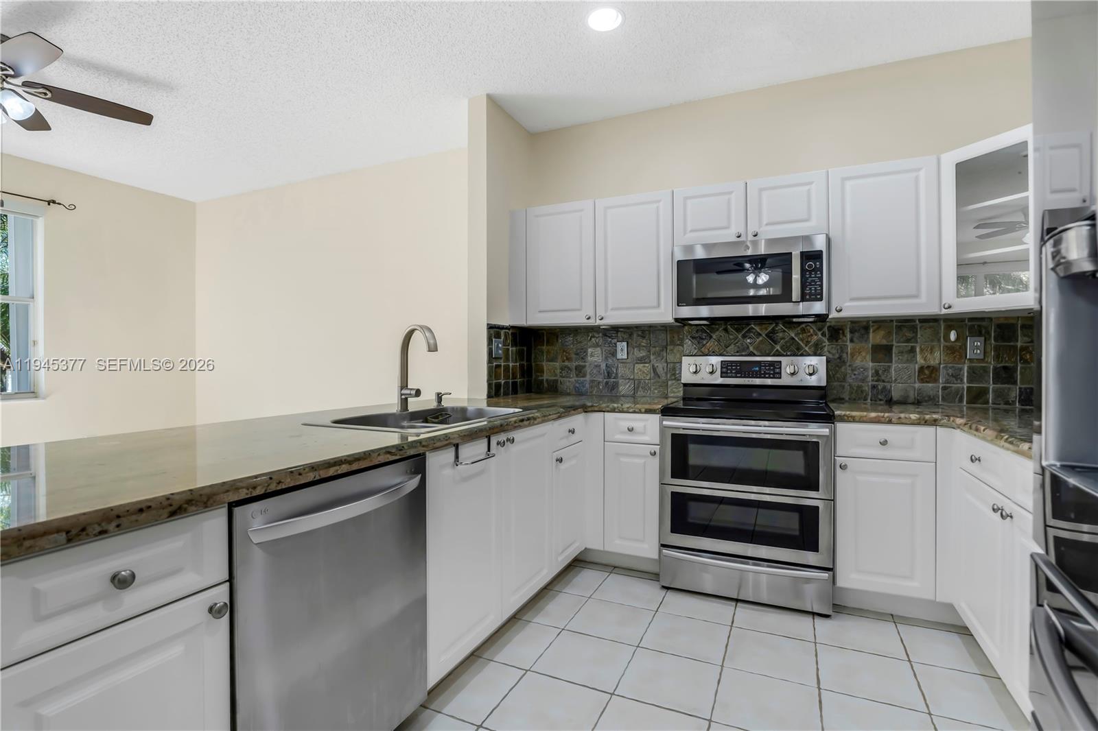 14604 SW 132nd Ave, Miami, FL, 33186/$795,000 4 14604 SW 132nd Ave