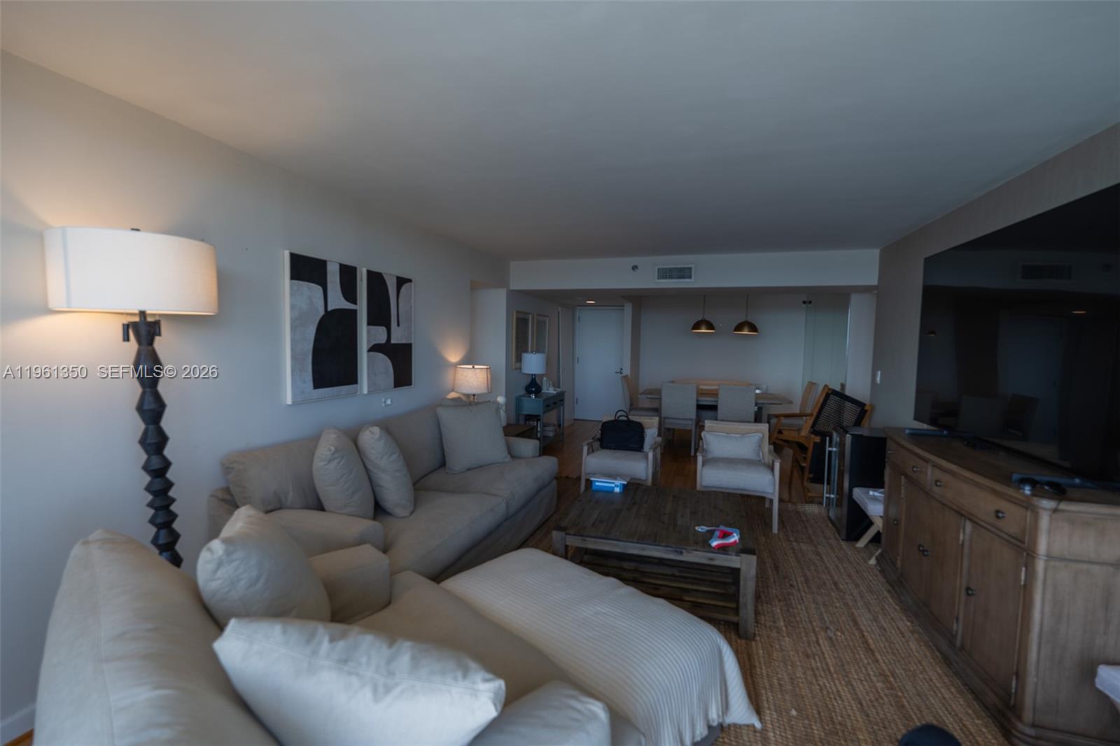 1000 W Island Blvd 2812