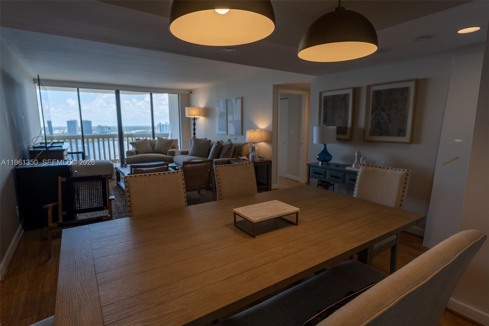 1000 W Island Blvd 2812