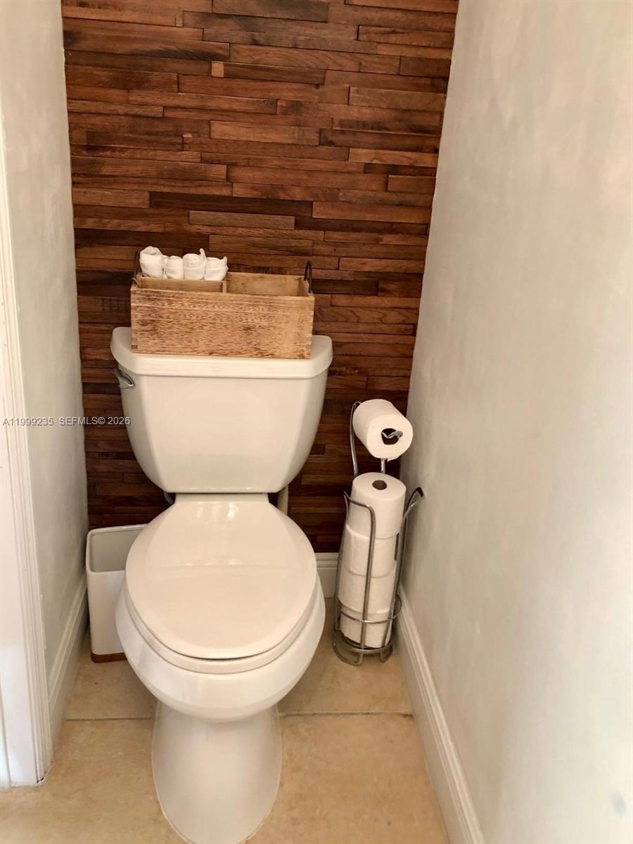 MILLER VILLAS CONDO - Residential Lease