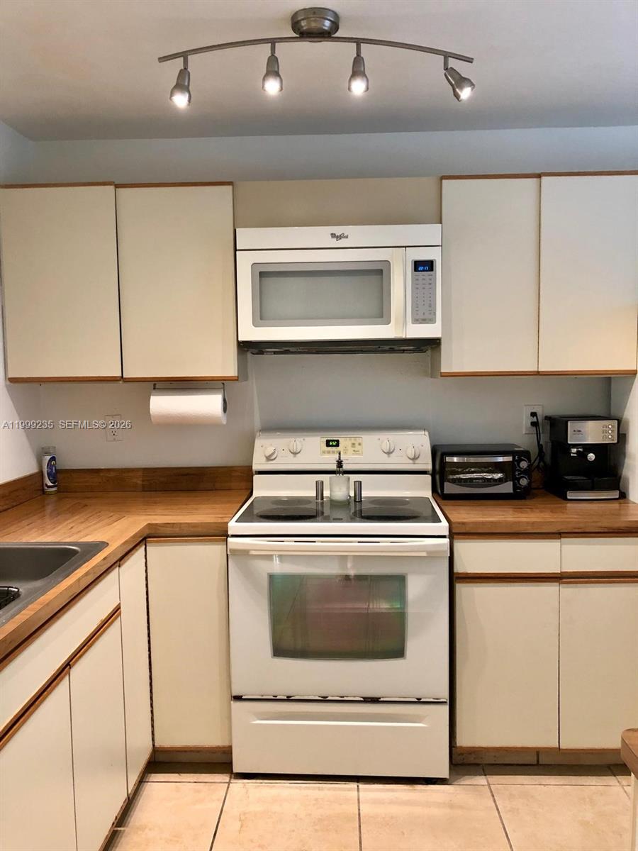 MILLER VILLAS CONDO - Residential Lease