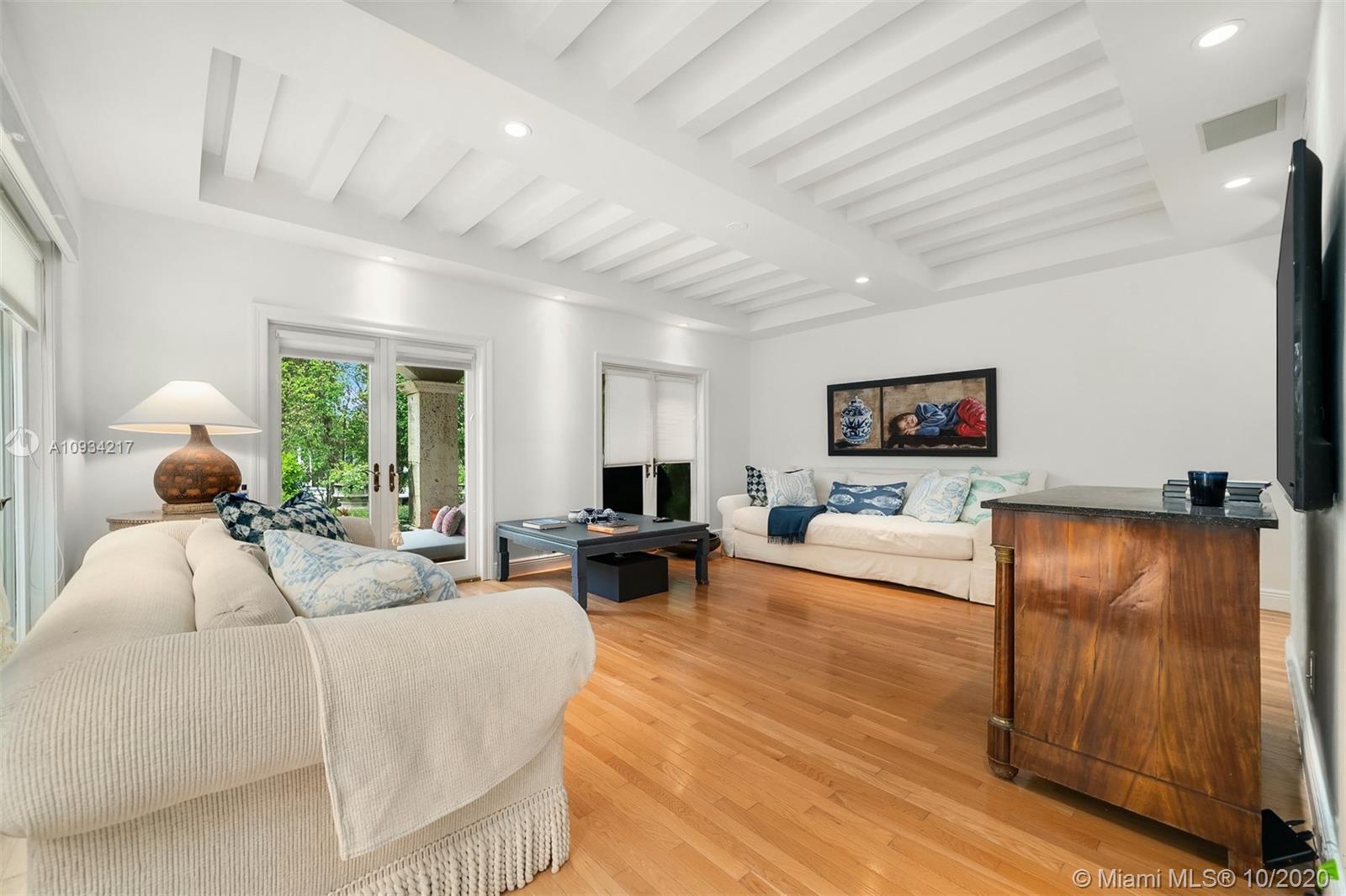 SUNSET ISLANDS-ISLAND NO - Residential