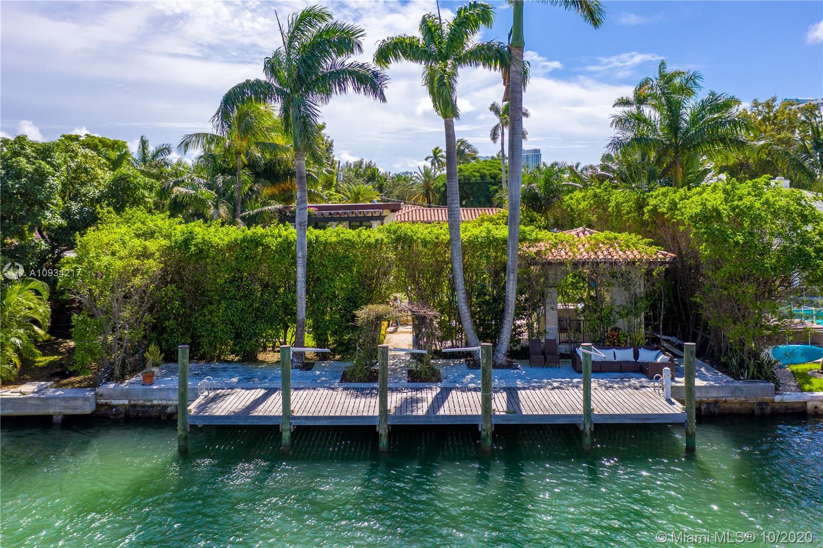 SUNSET ISLANDS-ISLAND NO - Residential