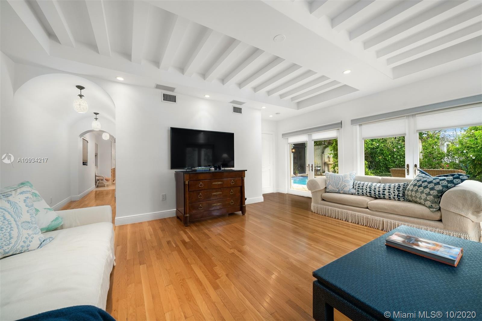 SUNSET ISLANDS-ISLAND NO - Residential