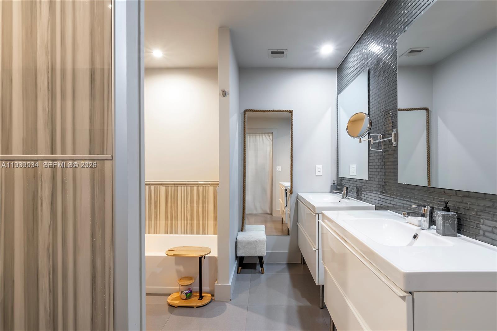 LOOK HOMESITES NO 4 - Residential