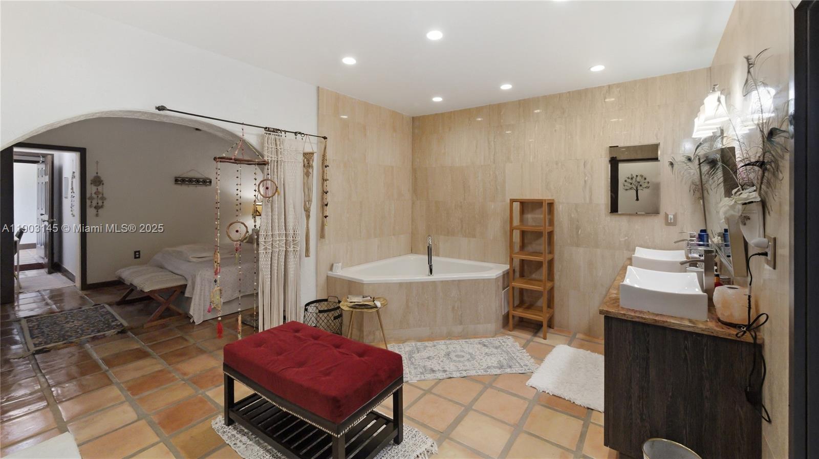 ALADDIN CITY - Residential