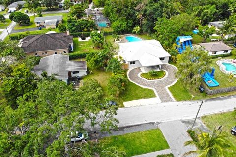Single Family Residence in South Miami FL 6634 76th Ter 3.jpg