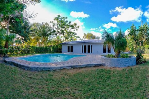 Single Family Residence in South Miami FL 6634 76th Ter 1.jpg