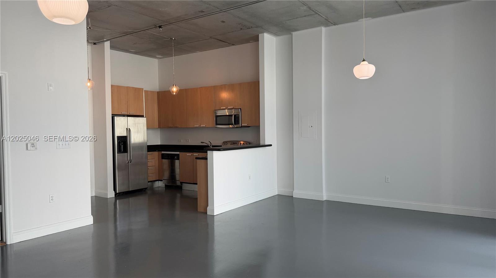 LOFTS AT HOLLYWOOD STATIO - Residential