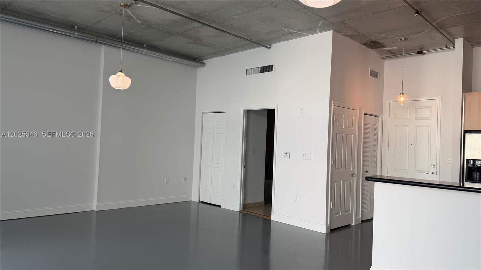 LOFTS AT HOLLYWOOD STATIO - Residential