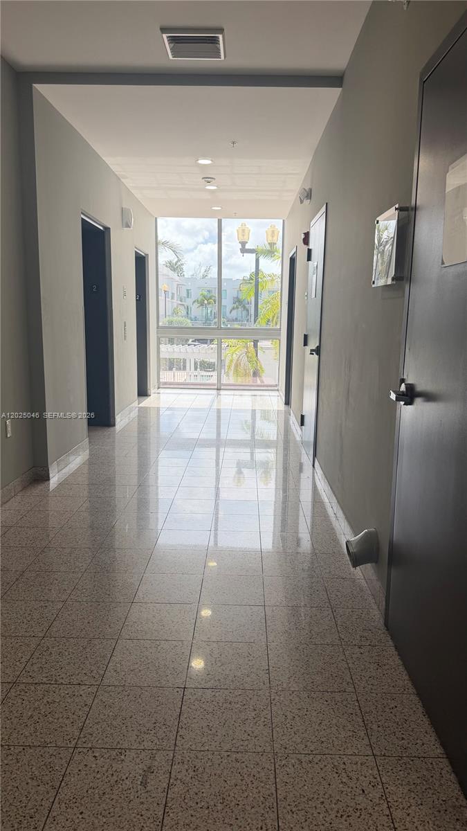 LOFTS AT HOLLYWOOD STATIO - Residential
