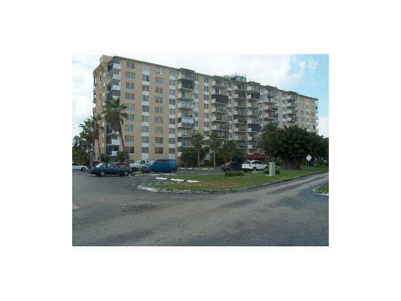 NICE UNIT WITH WASHER AND DRYER IN THE UNIT,MUST SEE IT ,RENT INCLUDED WATER/HOT WATER/BASIC CABLE/EXTERMINATOR.RESIDENTS OF THESE BLDG.CAN NOT USE THE POOL OR THE GYM TILL further NOTICE,HOA REQUIRED A minimum CREDIT SCORE OF 650 AND A INCOME OF $30k,COP Y OFINCOME TAXES FROM 2012/2013 WILL BE REQUIRED IN THE APLICATION