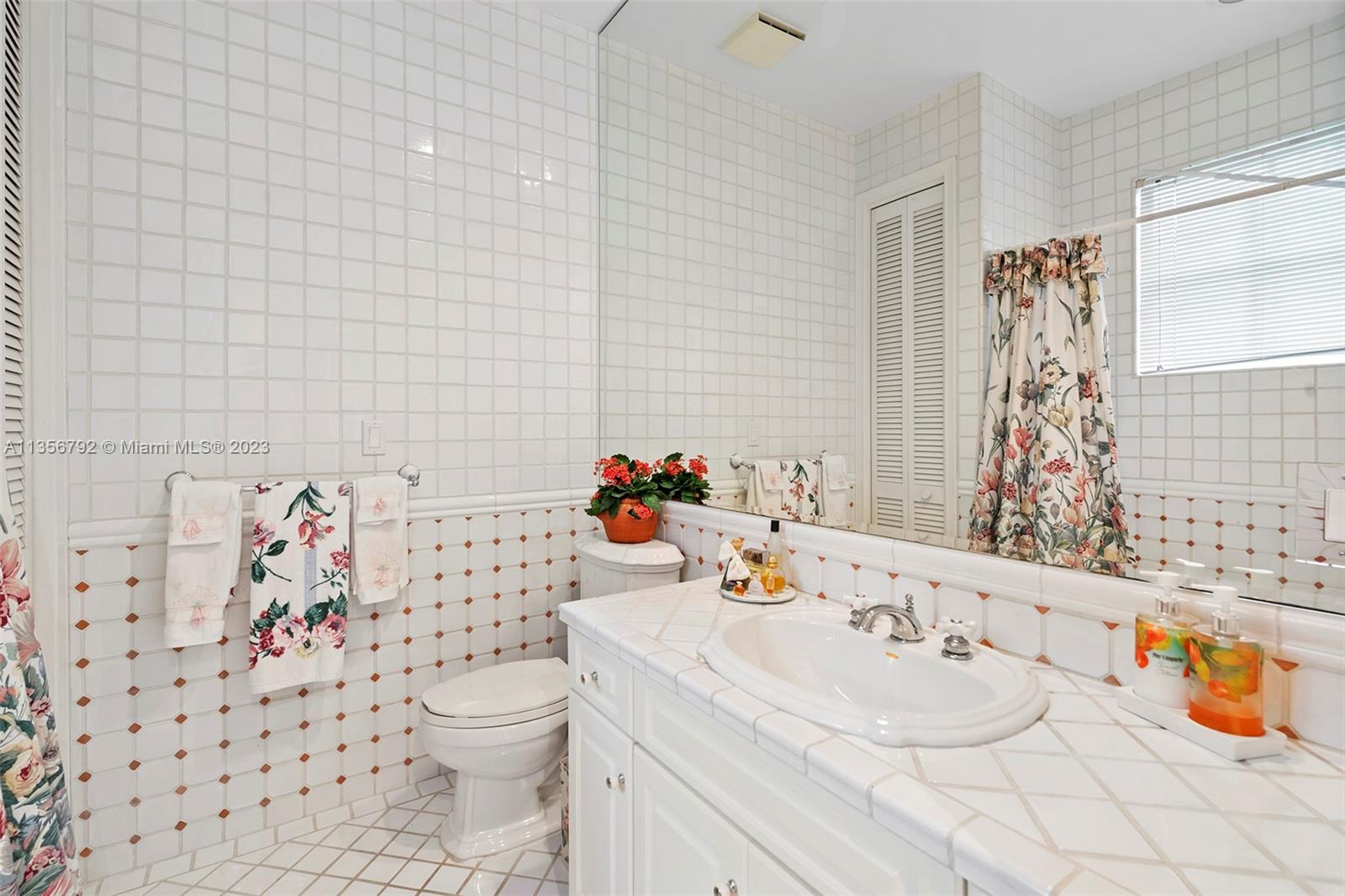 UNIVERSITY PLACE - Residential