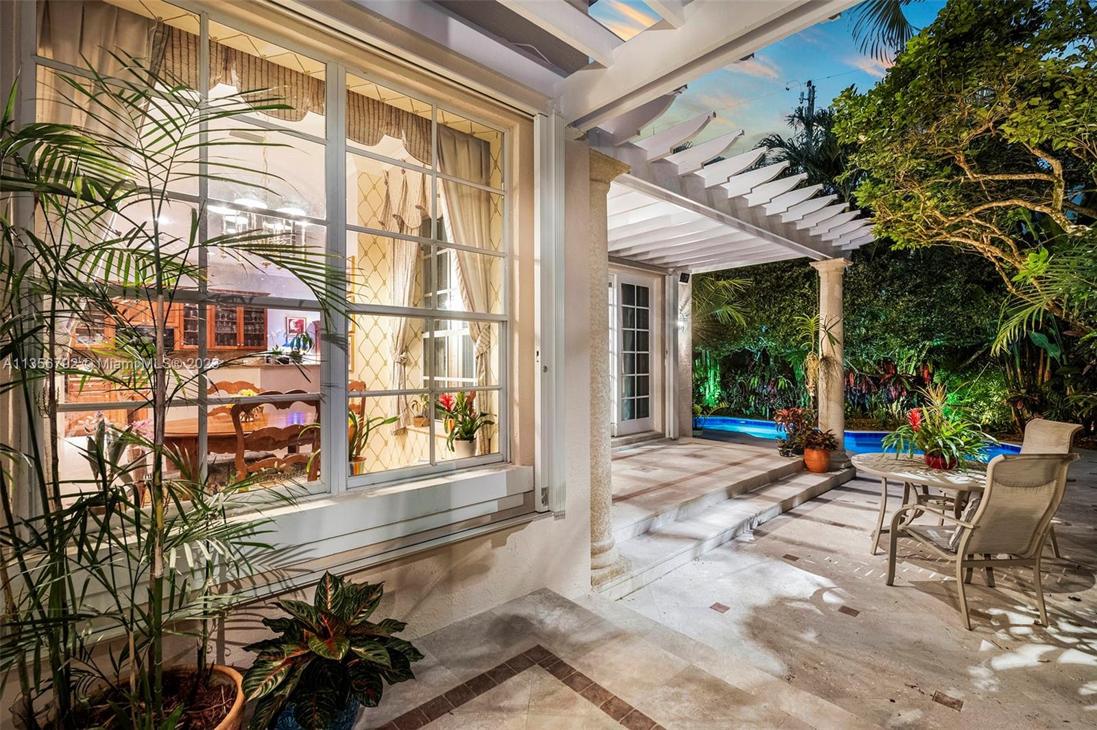 UNIVERSITY PLACE - Residential