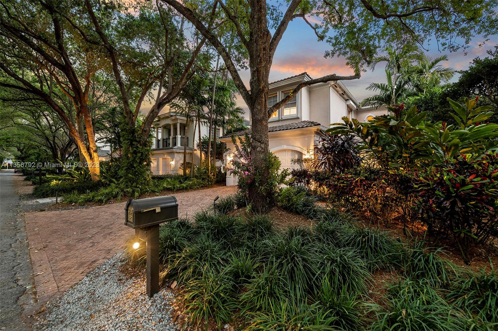 UNIVERSITY PLACE - Residential