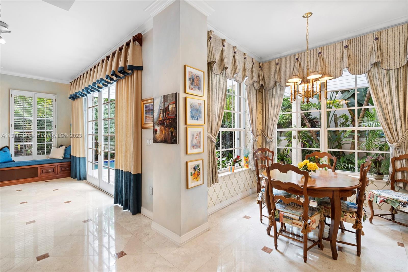 UNIVERSITY PLACE - Residential