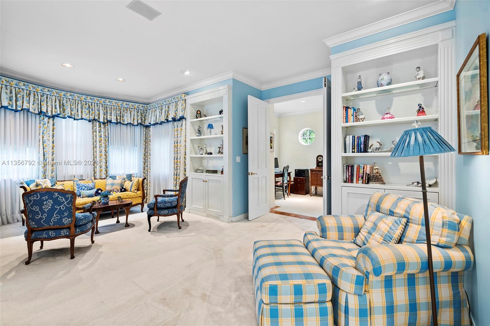 UNIVERSITY PLACE - Residential