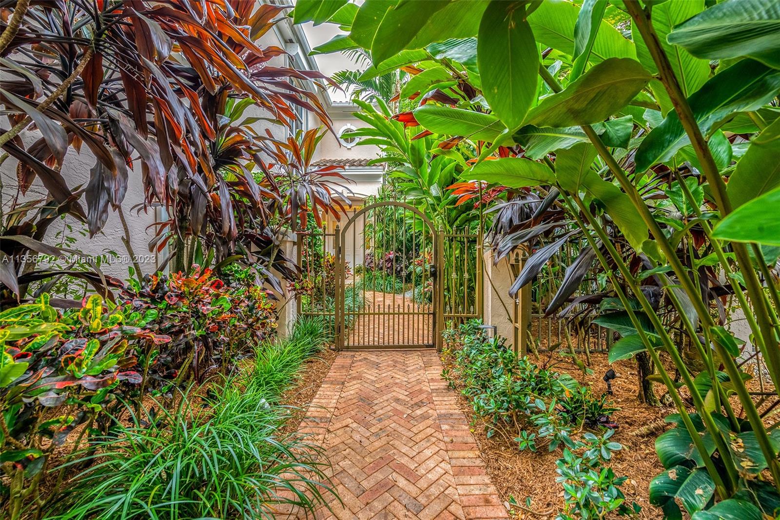 UNIVERSITY PLACE - Residential