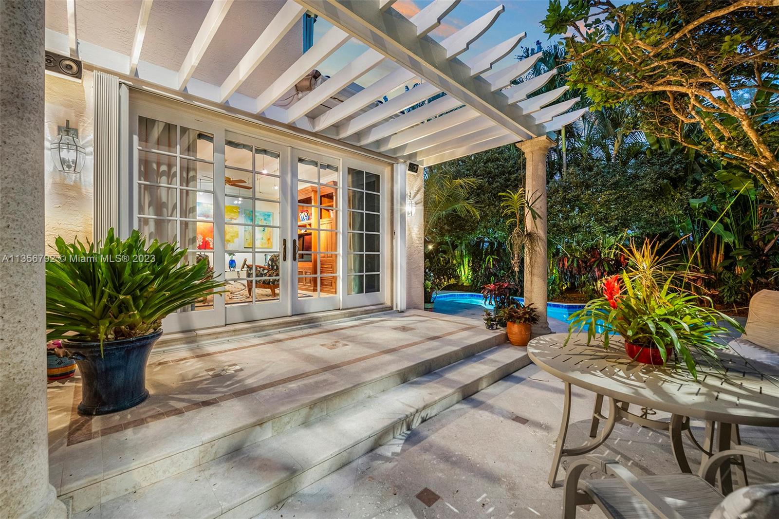 UNIVERSITY PLACE - Residential