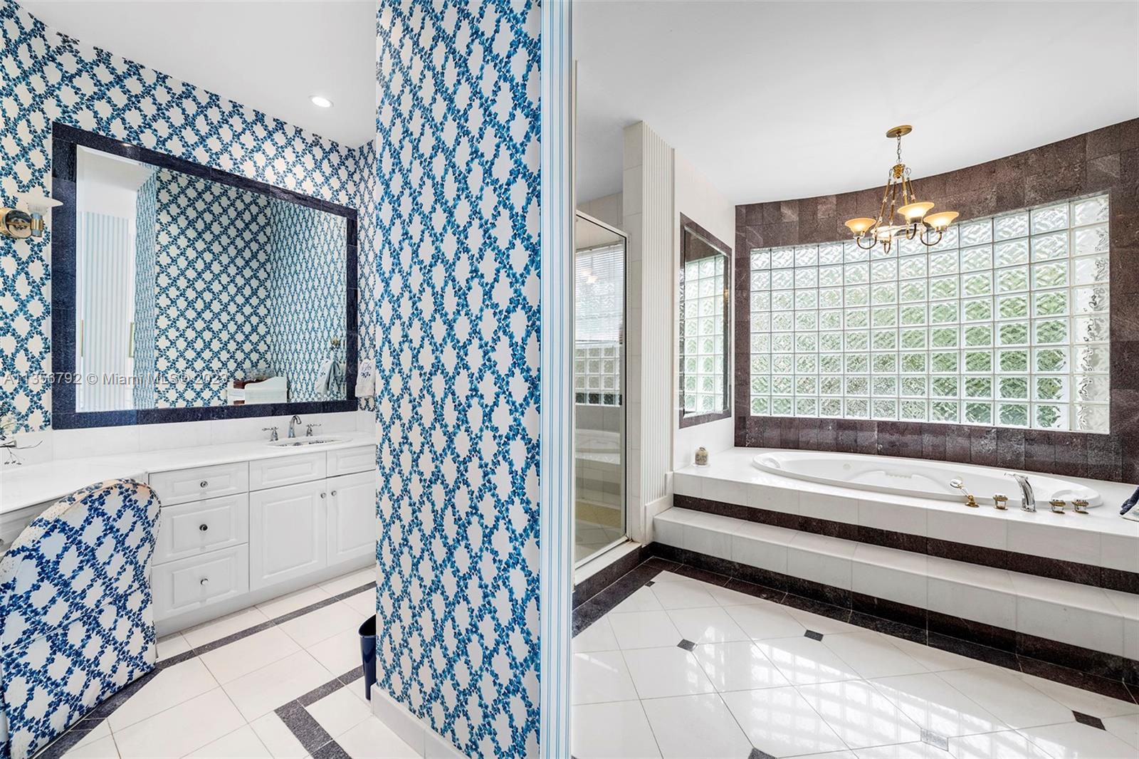 UNIVERSITY PLACE - Residential