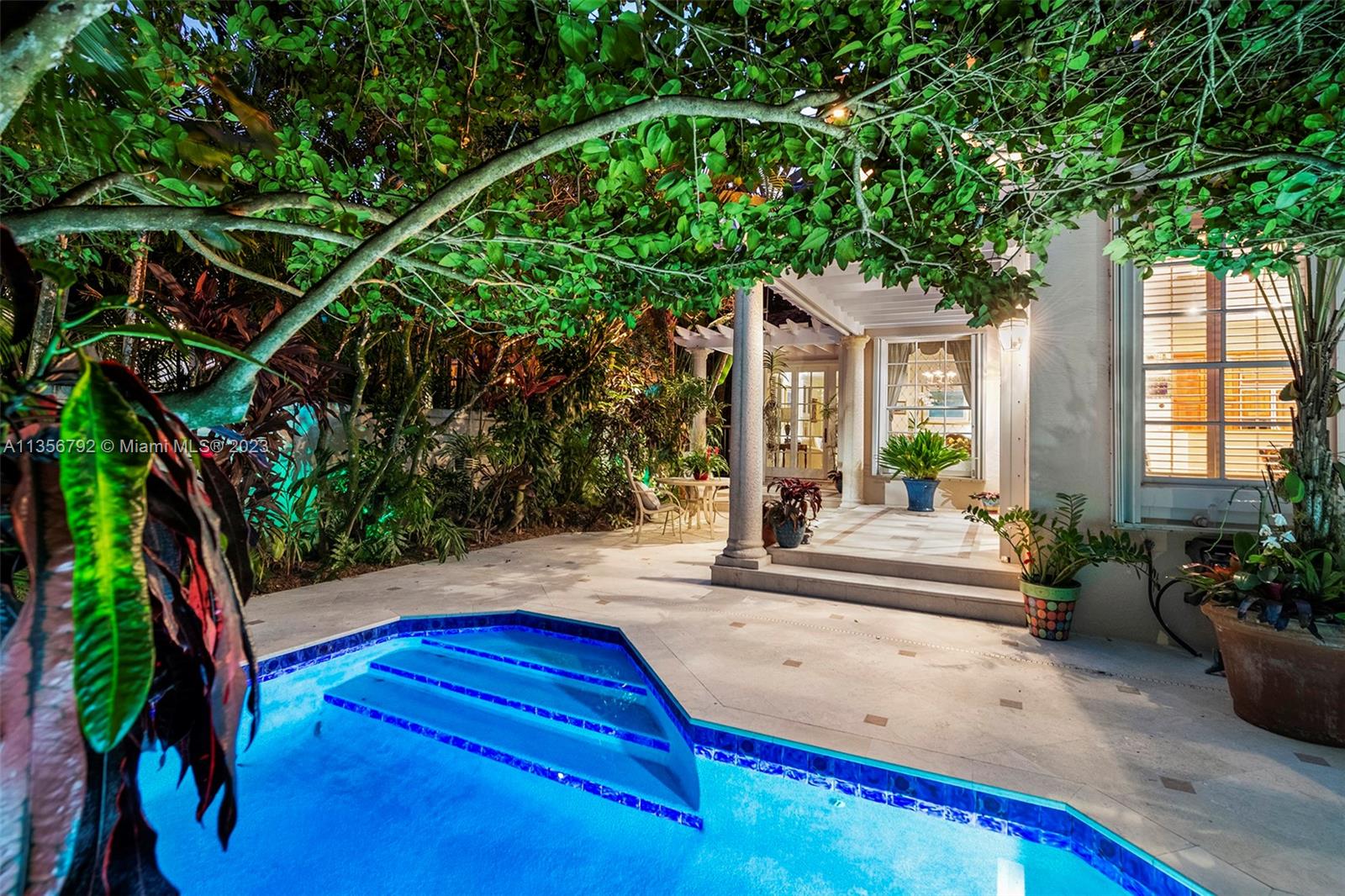 UNIVERSITY PLACE - Residential