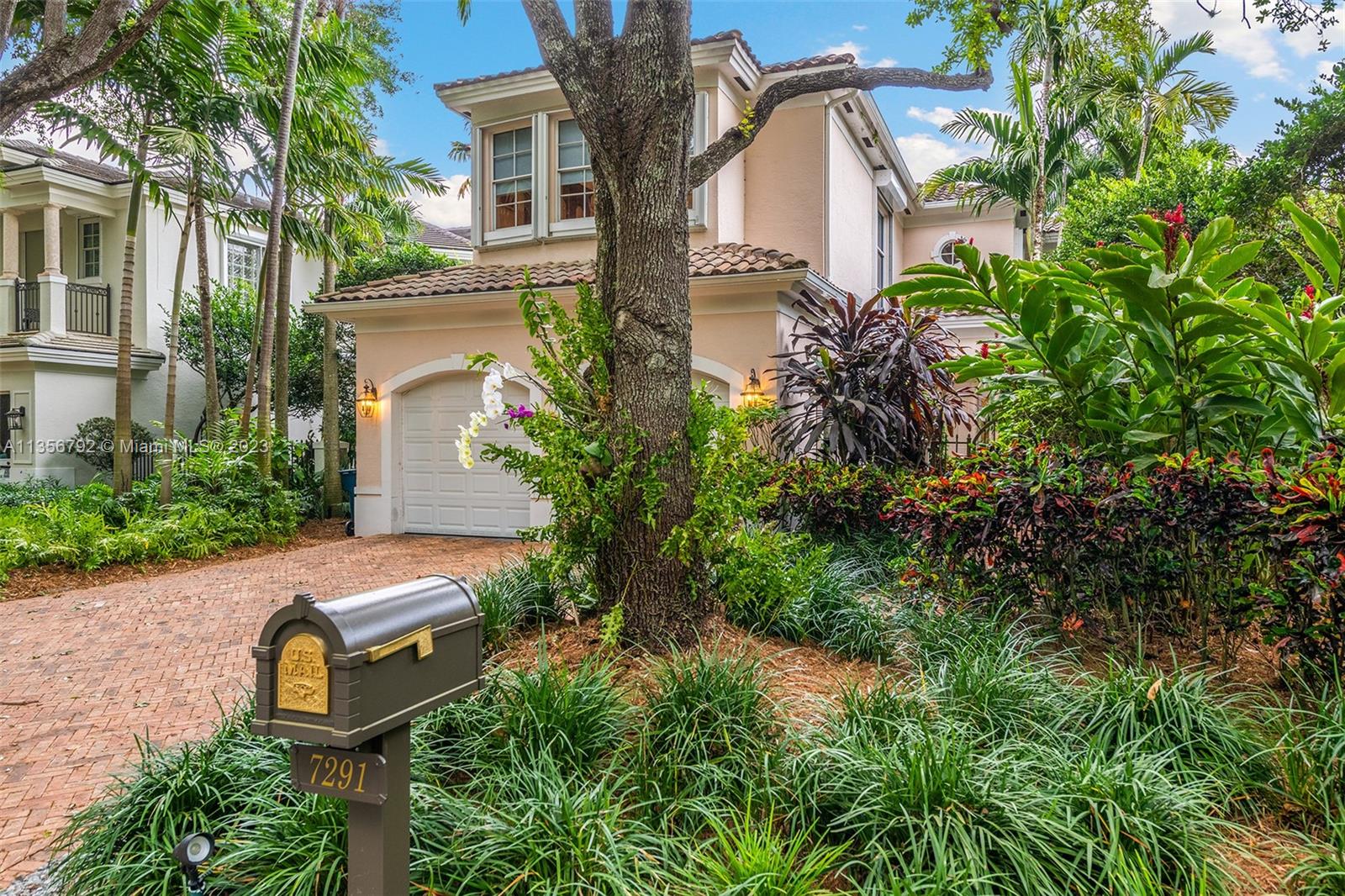 UNIVERSITY PLACE - Residential