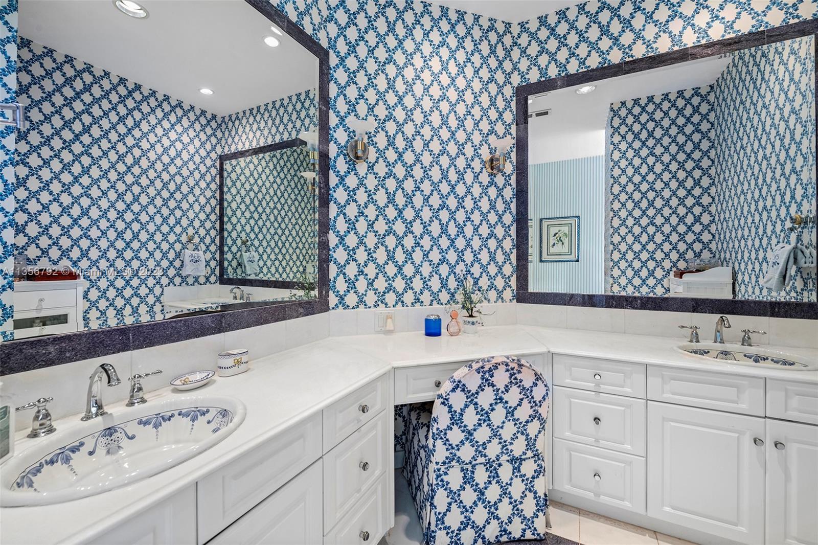 UNIVERSITY PLACE - Residential