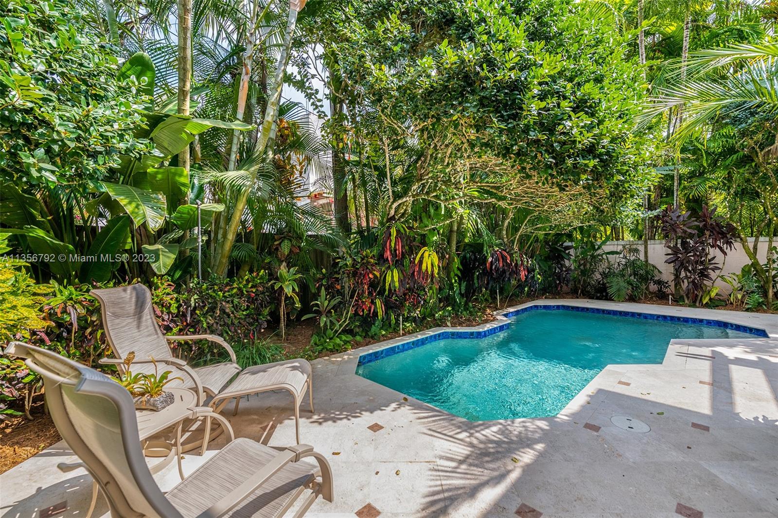 UNIVERSITY PLACE - Residential