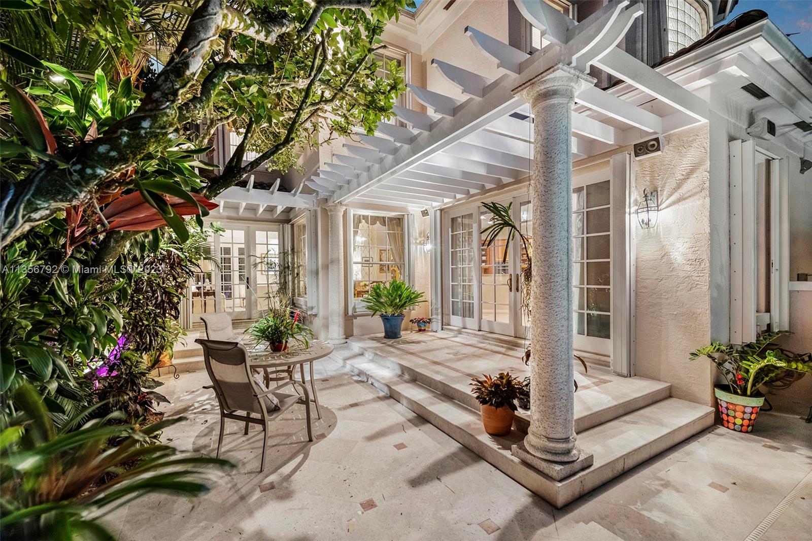 UNIVERSITY PLACE - Residential