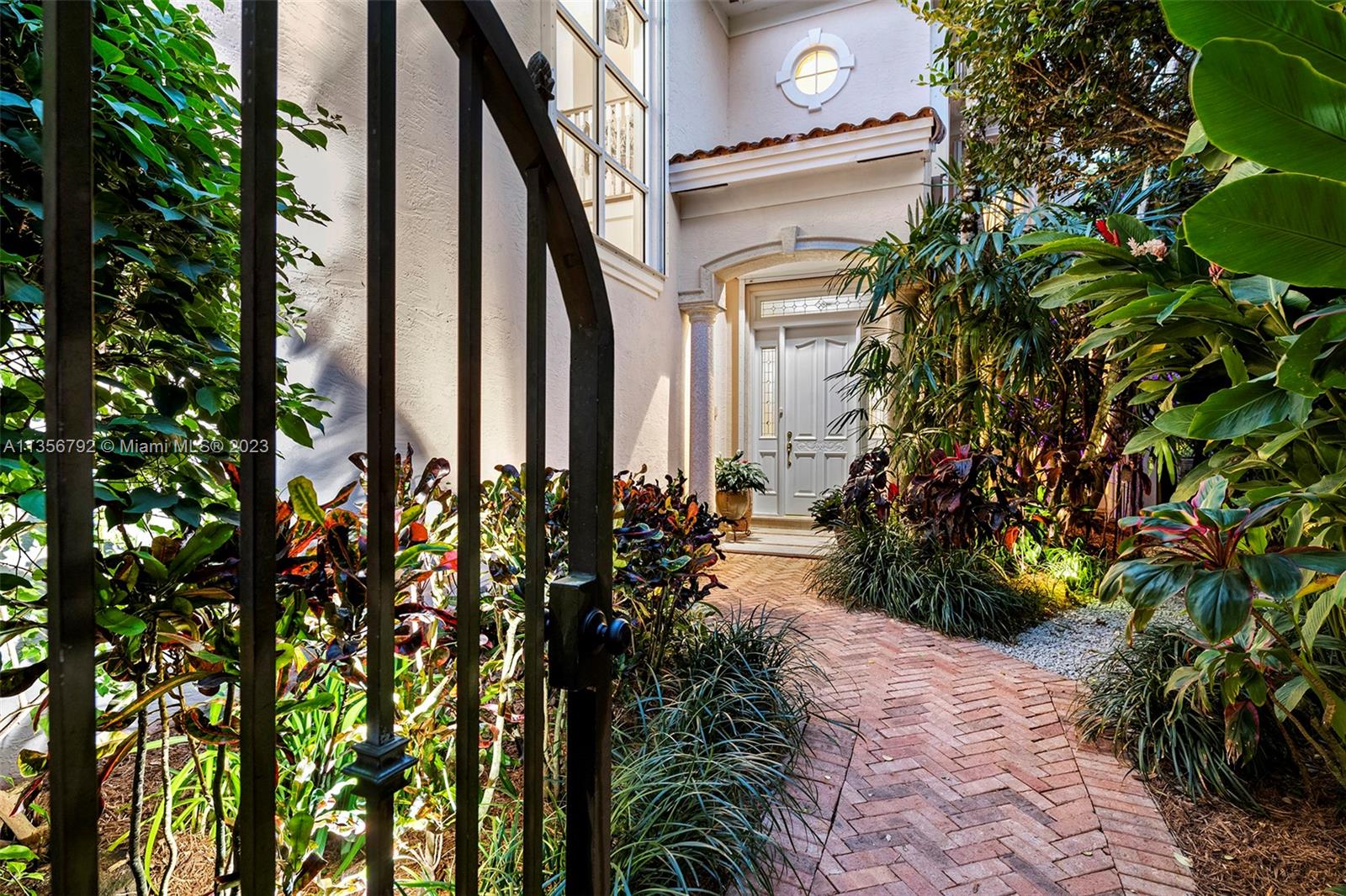 UNIVERSITY PLACE - Residential